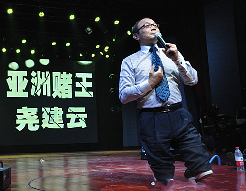 Vua cờ bạc Yao trở thành diễn giả phòng chống cờ bạc sau biến cố bị cắt cụt chân.